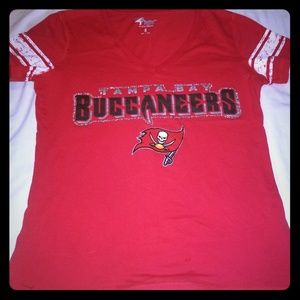 Womans tamp bay BUCCANEERS v neck tee size s